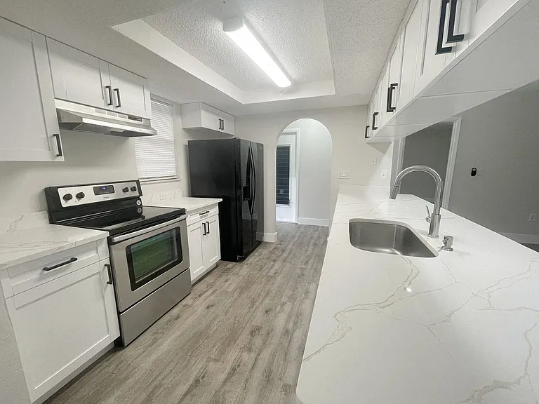 12834 Lake Tree Ln — Photo 5