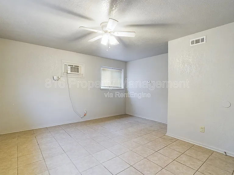 15112 Bellaire Ave #B — Photo 1
