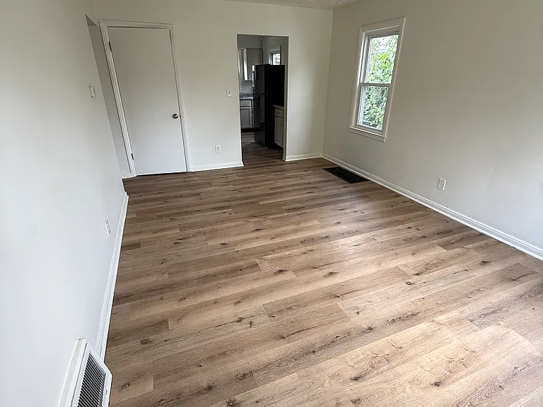 259 S Hague Ave — Photo 2