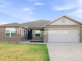 1016 N Scouts Court Way, Mustang, OK 73064