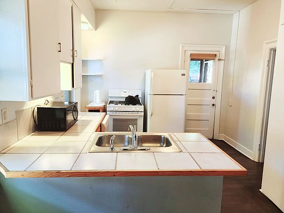5th image of 317 Fulton St E APT 1