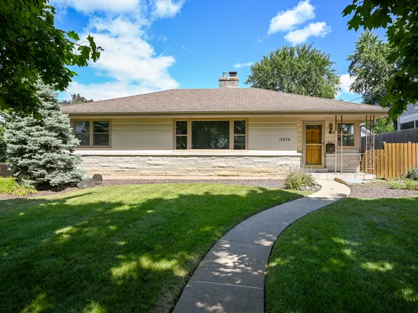 421 E Illinois St, Wheaton, IL 60187