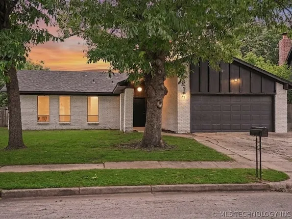 10214 E 24th St, Tulsa, OK 74129