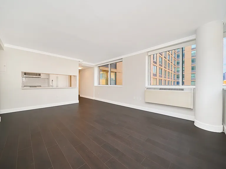 160 Riverside Blvd #9U — Photo 7