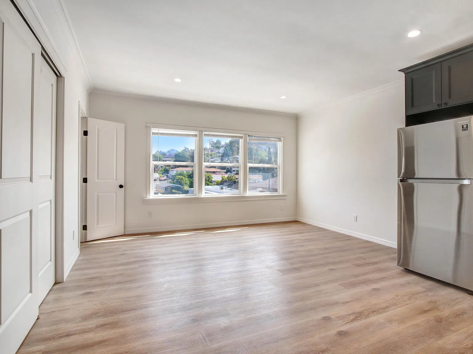 2 bed, 877 sqft, $4,150 — Photo 2