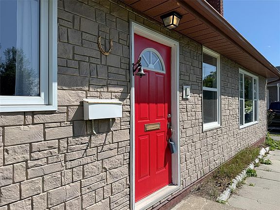 3rd image of 127 Reid Street