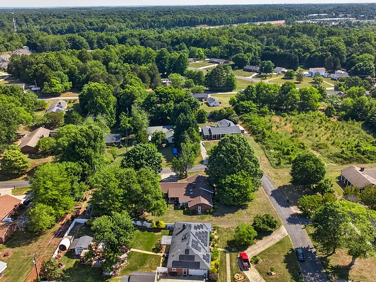 640 Summerest Ct — Photo 35