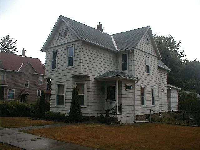 121 W 5th St photo 1