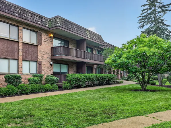 8000 Woodglen Ln APT 110, Downers Grove, IL 60516