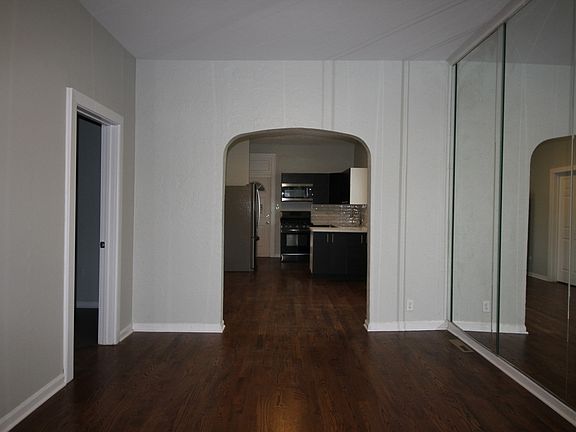 4th image of 8506 S Mackinaw Ave