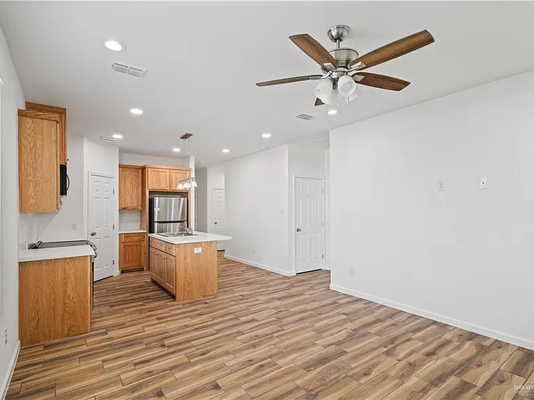 2104 E San Andrea St #4 — Photo 6