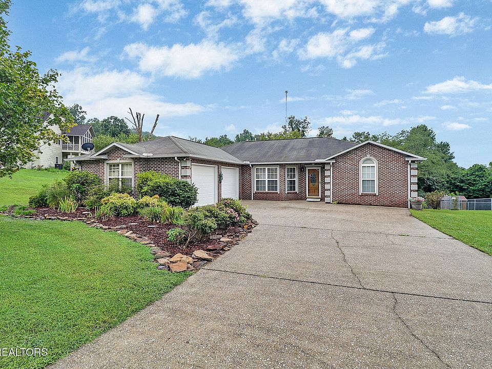 1st image of 122 Twin Oaks Dr