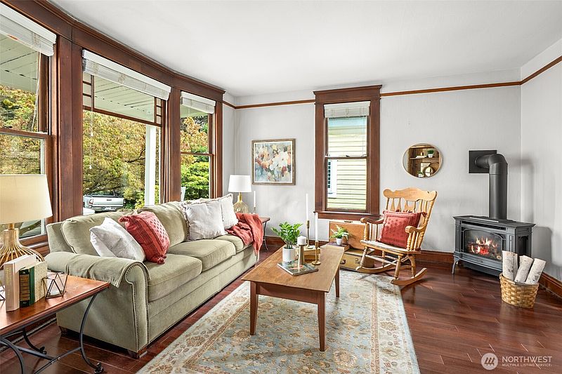 4th image of 52 Cedar Avenue