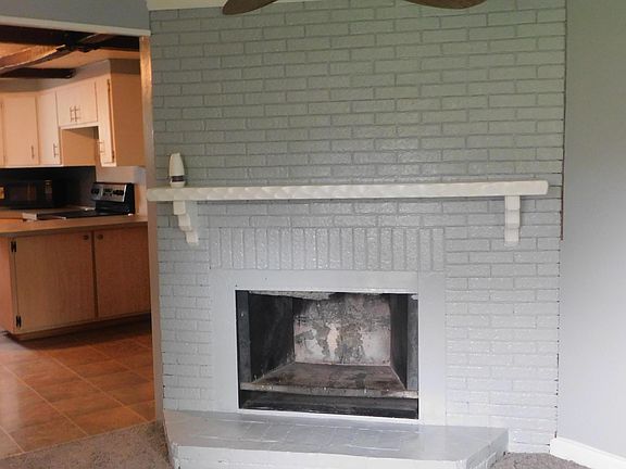 3rd image of 4976 Dimson Dr N
