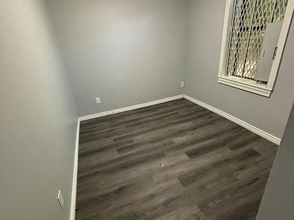5th image of 176 Oak St APT 1R