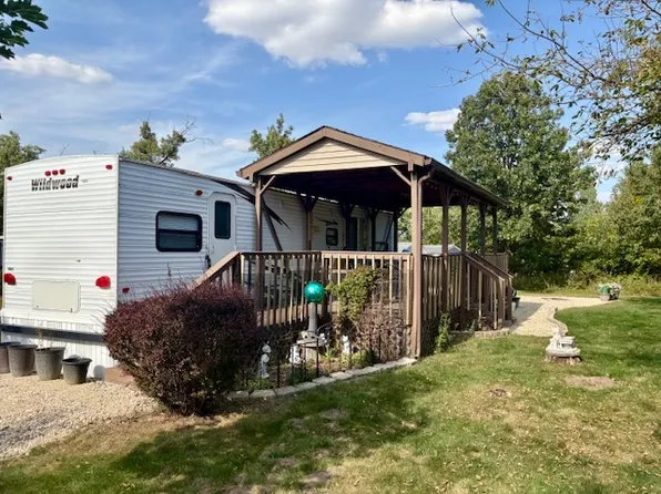 20/12 Woodhaven Dr E, Sublette, IL 61367