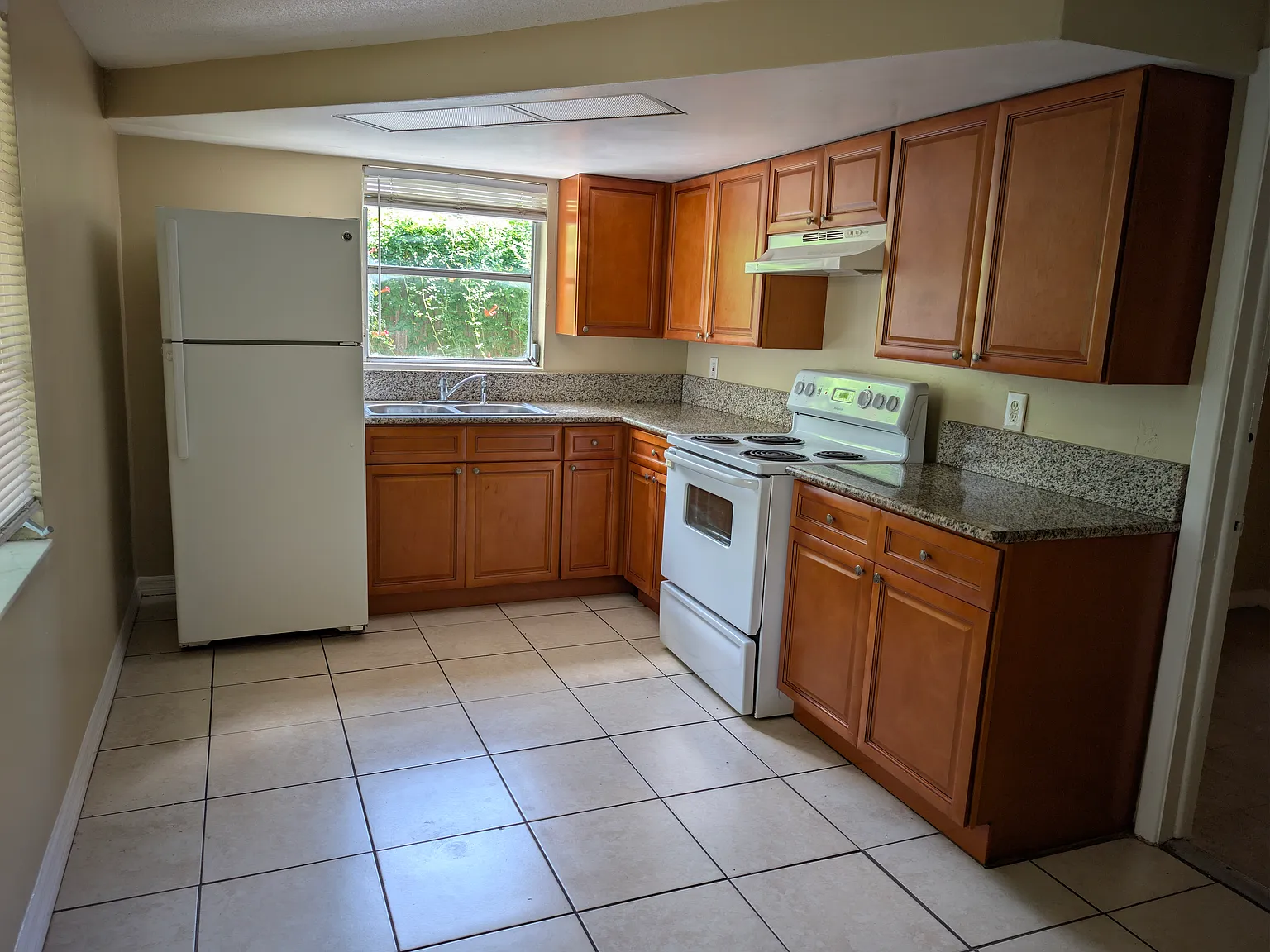 3 bed, 2.0 bath, 1390 sqft, $1,700 — Photo 4