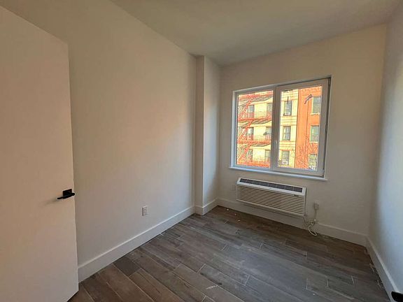 3rd image of 1801 Weeks Ave #4J