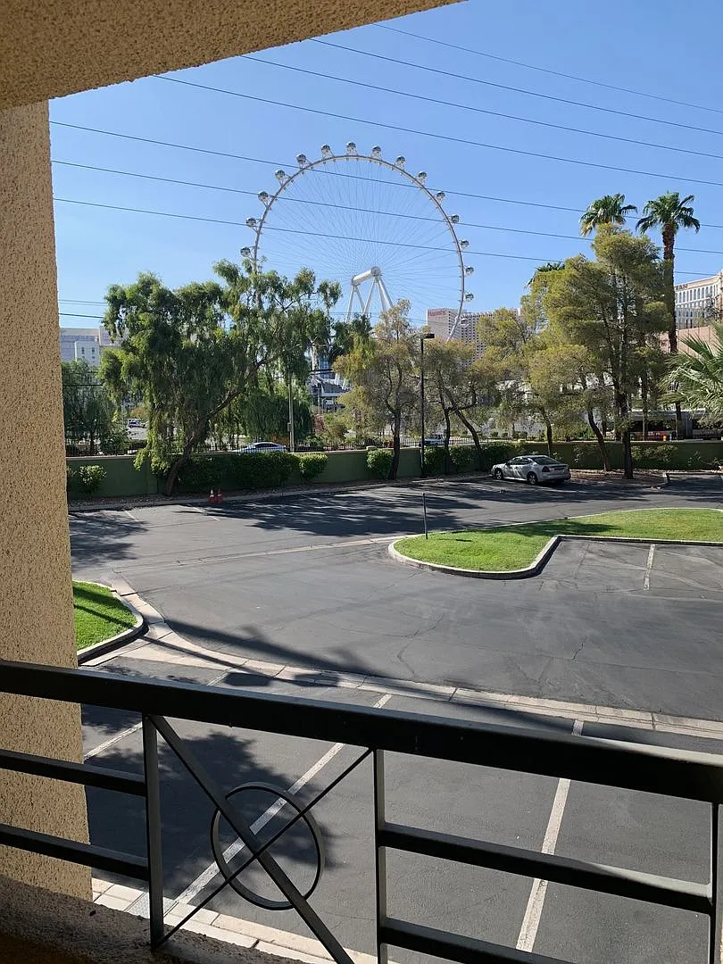 Fully Furnished - Gaurd Gated - Close to Strip w/ View — Photo 2