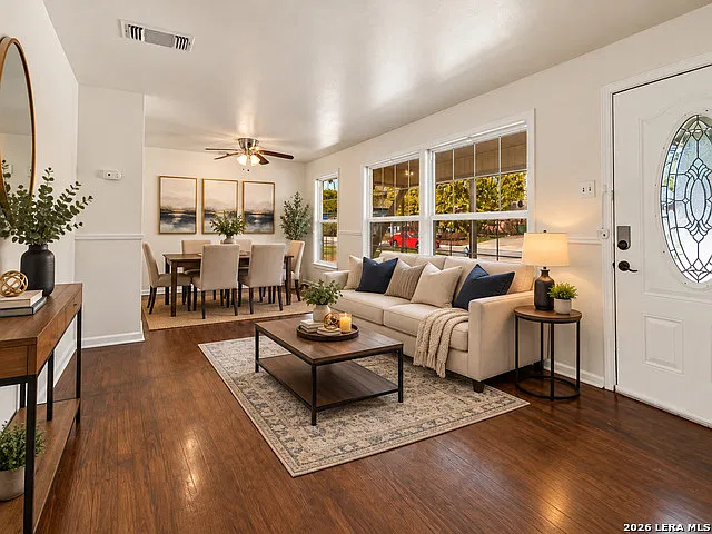 3 bed, 2.0 bath, 1884 sqft, $1,800 — Photo 3