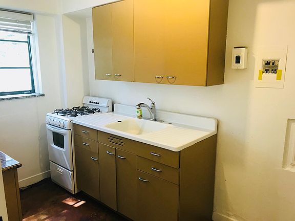 5th image of 3603 Kavanaugh Blvd APT B20