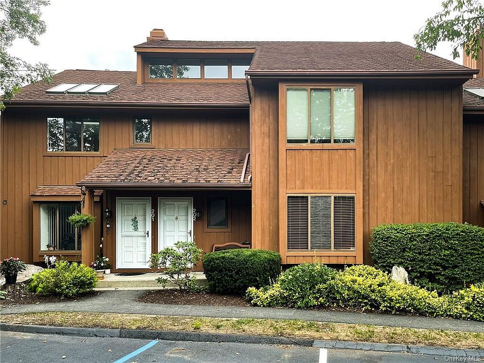 1st image of 202 Scenic Dr Unit 202