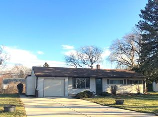 300 W Sugar Ln, Glendale, WI 53217