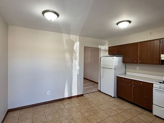 4th image of 2702 117th Ave W #3