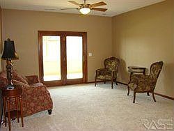 4th image of 303 Honeysuckle Dr