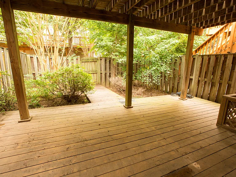 2911 Jessica Ct — Photo 9