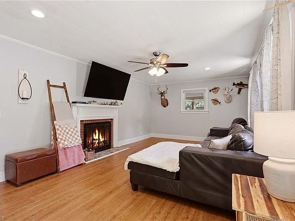 3rd image of 434 Callicut St
