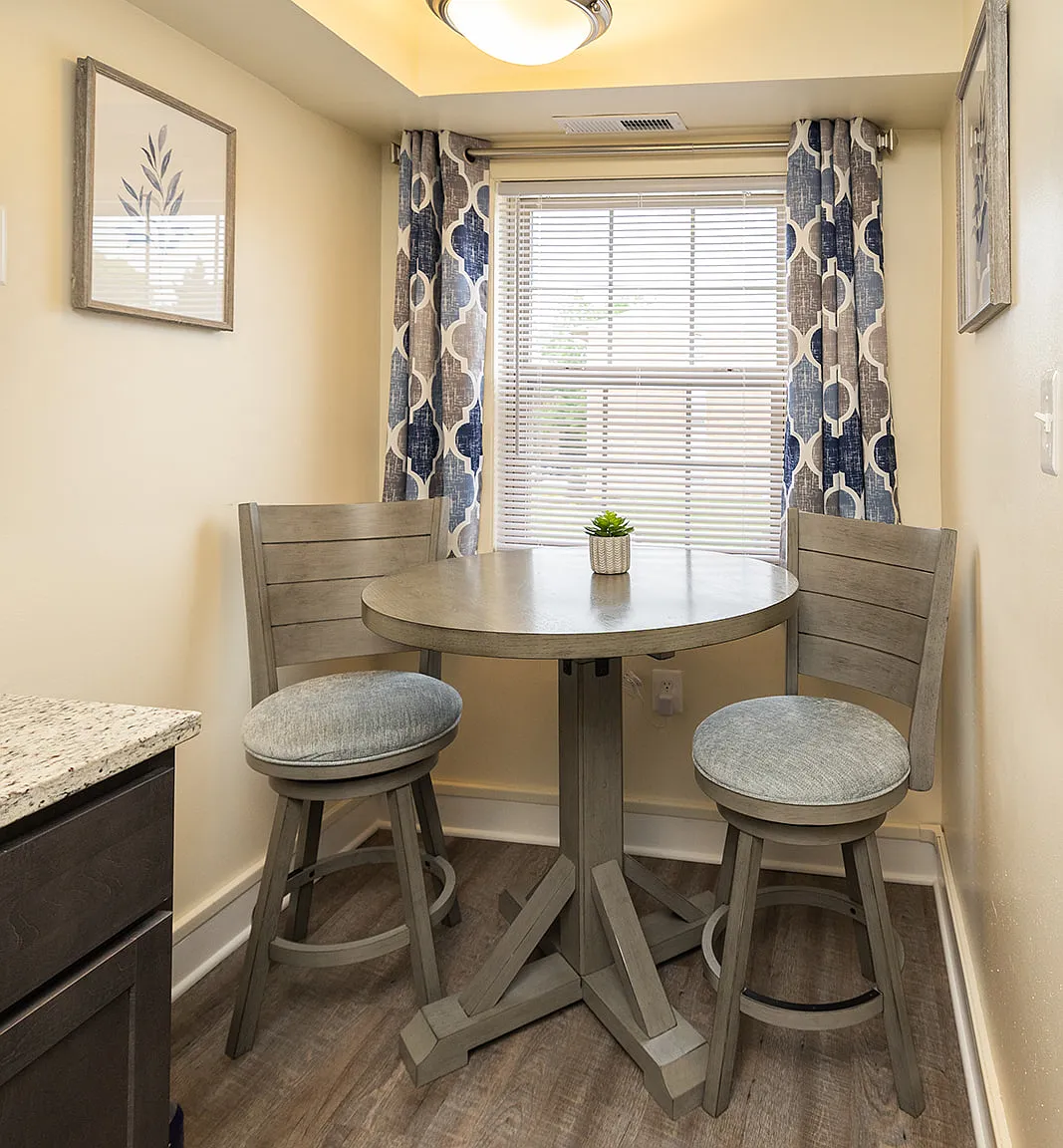 Seminary Roundtop Apartments — Photo 4