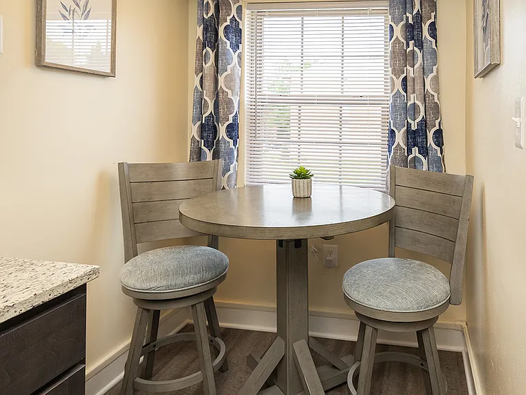 Seminary Roundtop Apartments — Photo 4