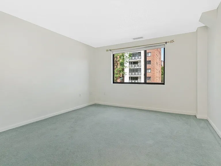 8 9th St #306 — Photo 9
