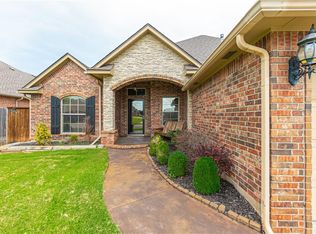 1000 Lanie Ln, Moore, OK 73160