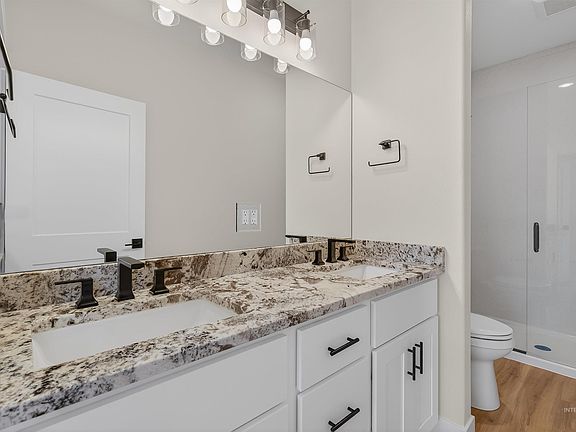 5th image of 606 Warner Ave #B