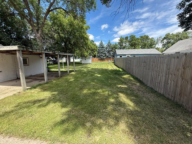 721 E Kemp Ave — Photo 23