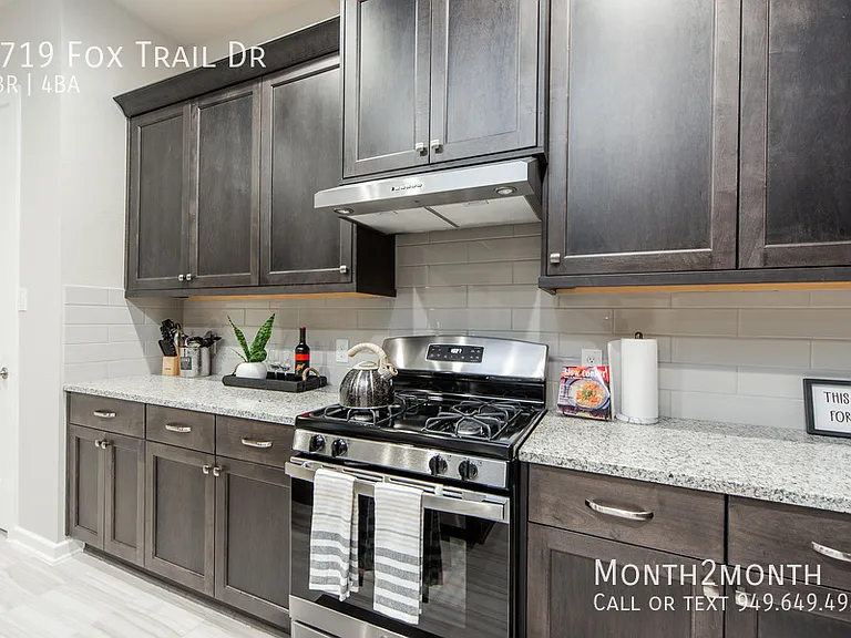 8719 Fox Trail Dr — Photo 14
