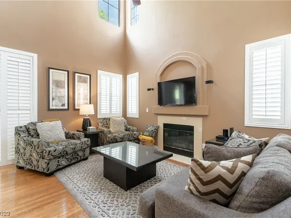 1025 Prestwick St, Las Vegas, NV 89145