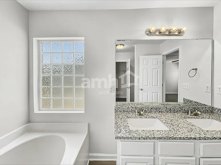 4108 Hampstead Village Dr — Photo 11