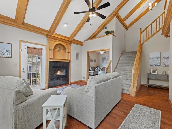2419 Fox River PARKWAY #A, Waukesha, WI 53189