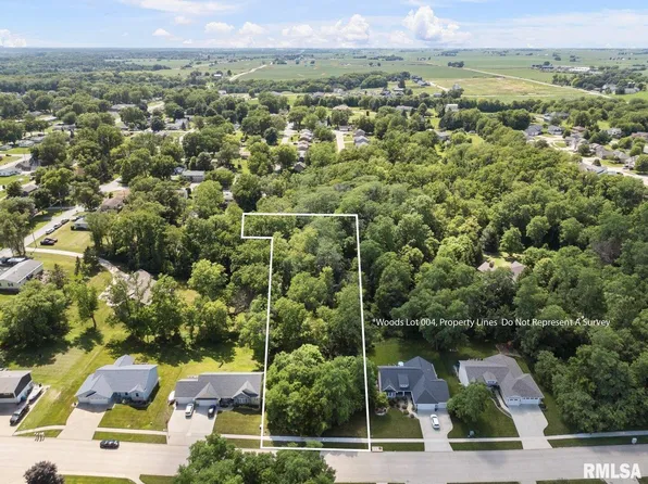4 The Woods St N #8, Le Claire, IA 52753