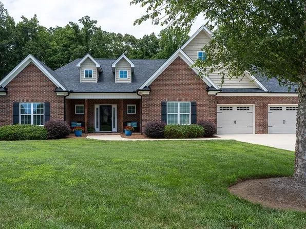 175 Bandelier Ct, Clemmons, NC 27012