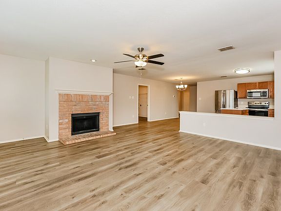 4th image of 2217 Midbury Dr