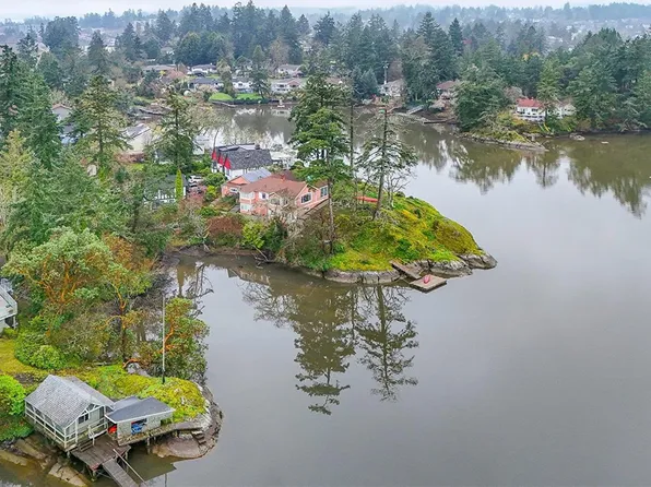 2898 Glenwood Ave, Saanich, BC V9A 2S2