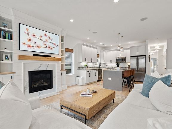 4th image of 745 E Broadway #3