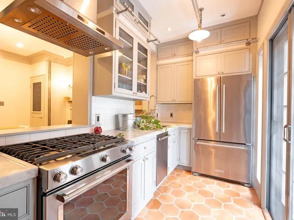 324 S Camac St, Philadelphia, PA 19107