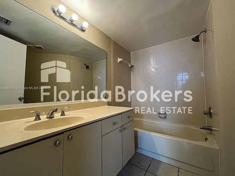 212 Lake Pointe Dr #209 — Photo 12