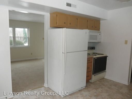 5th image of 627 Moran Ave