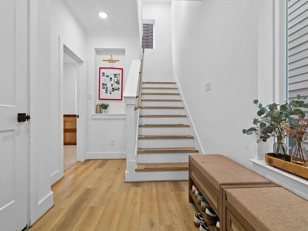 3 bed, 3.5 bath, 1968 sqft, $3,000 — Photo 4